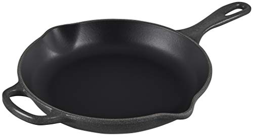 르크루제 Le Creuset Enameled Cast Iron Signature Iron Handle Skillet, 10.25" (1-3/4 qt.), Stone